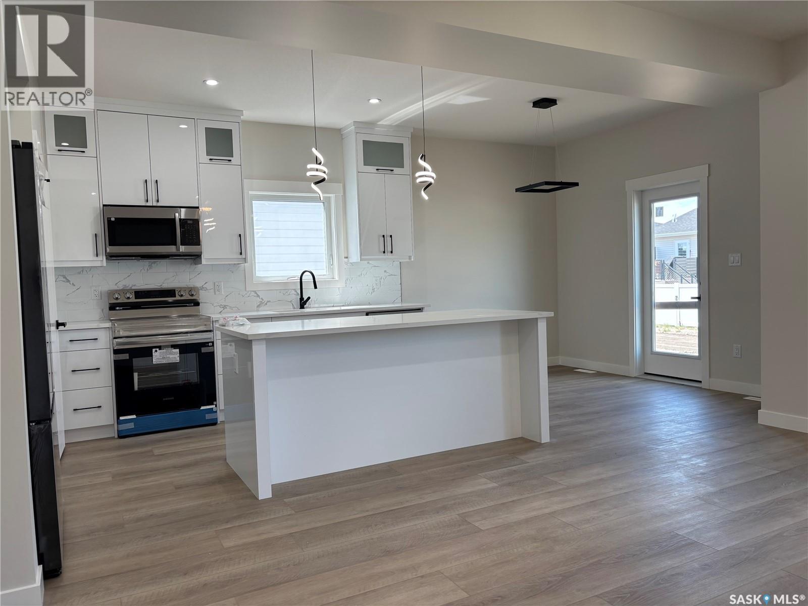 222 Veterans DRIVE - 5