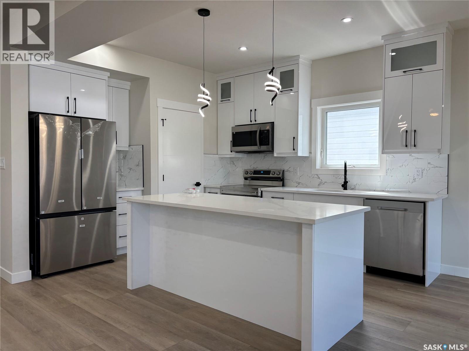 222 Veterans DRIVE - 6