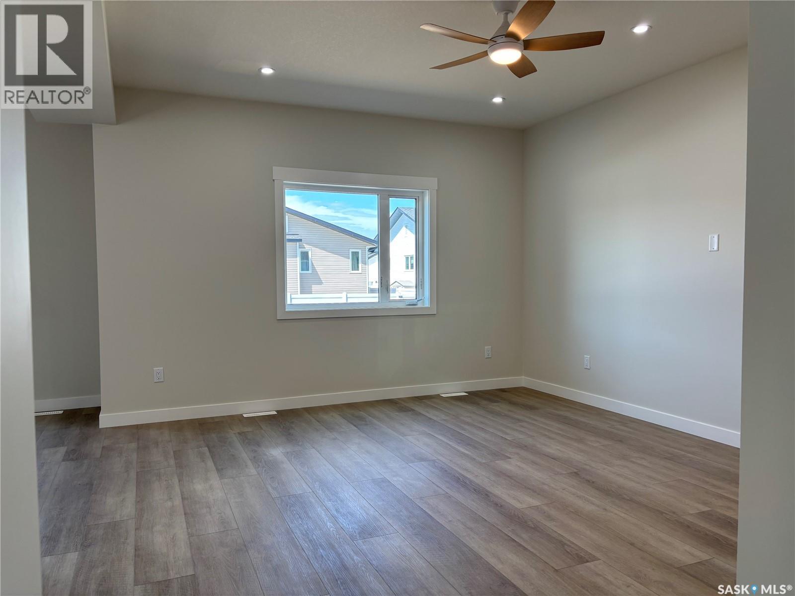 222 Veterans DRIVE - 4