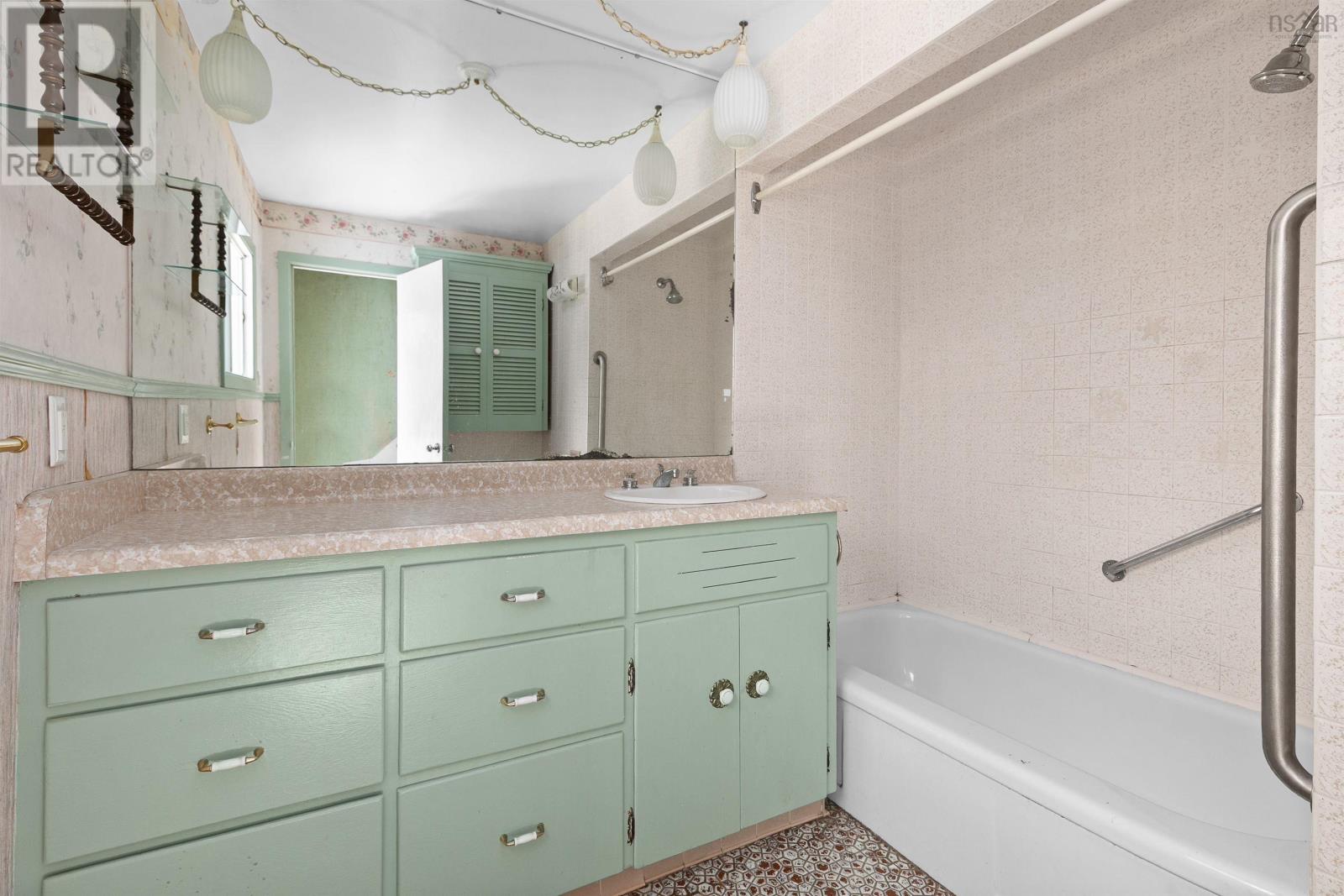 46 Tremont Drive - 27