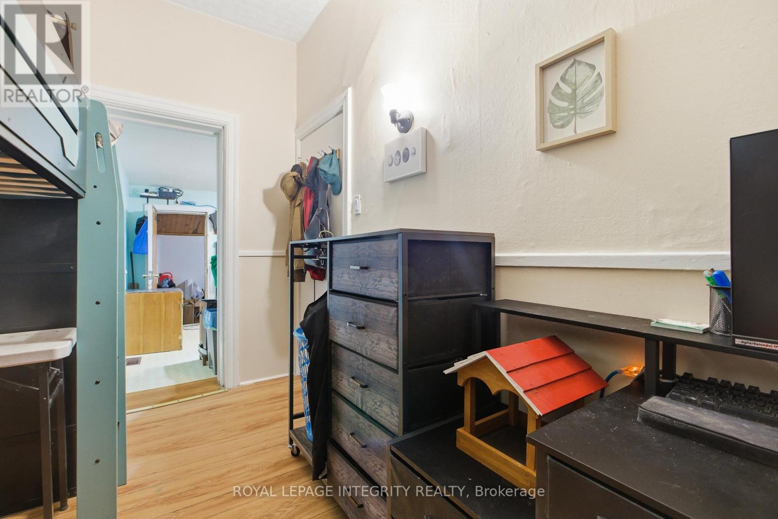 634 GLADSTONE AVENUE - 11