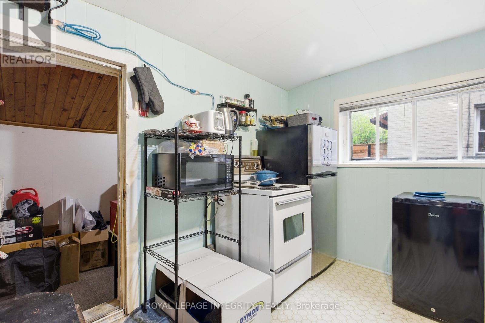 634 GLADSTONE AVENUE - 13