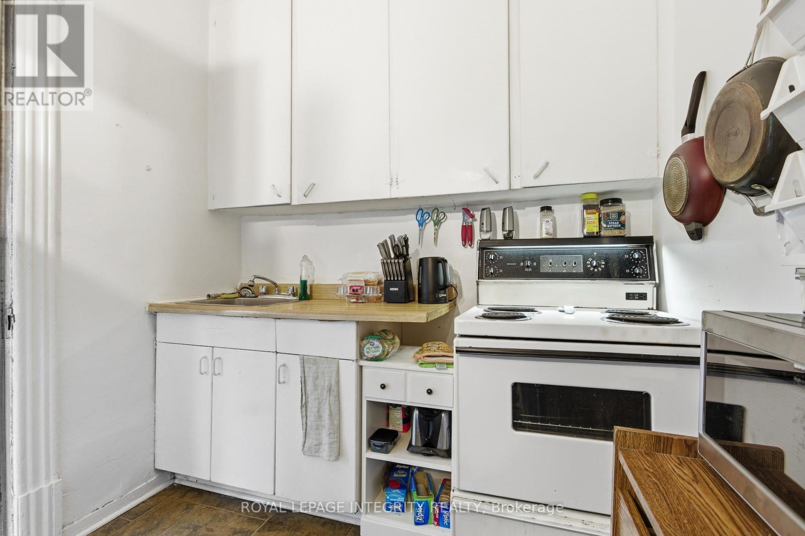 634 GLADSTONE AVENUE - 17
