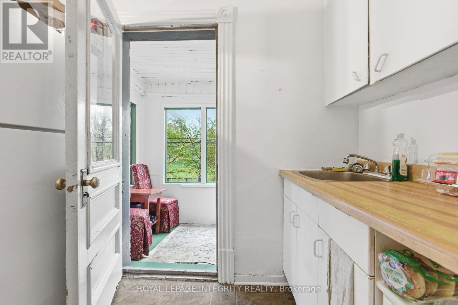 634 GLADSTONE AVENUE - 18