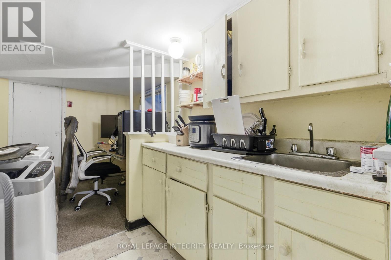 634 GLADSTONE AVENUE - 35