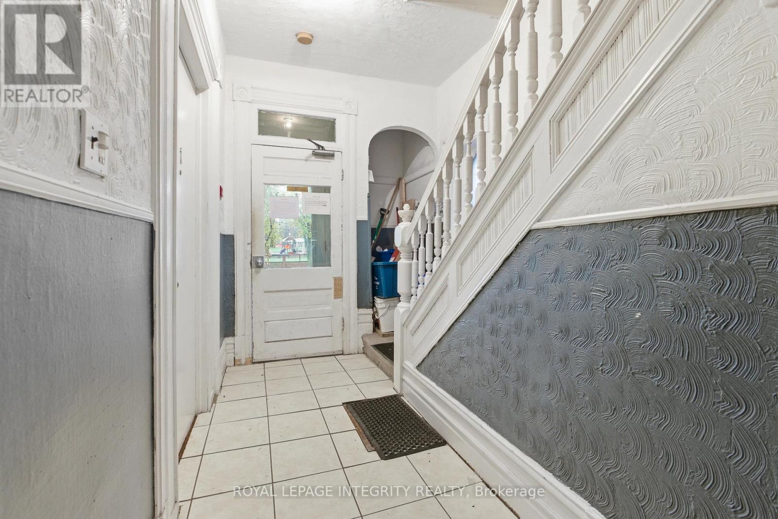 634 GLADSTONE AVENUE - 4