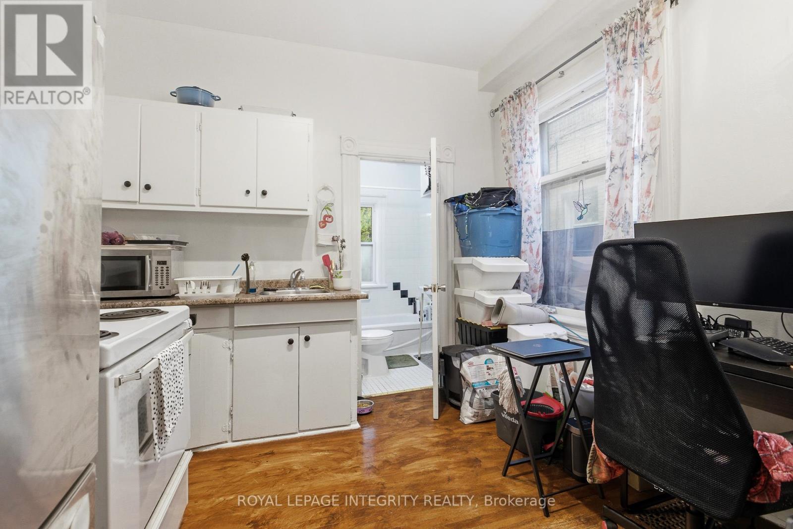 634 GLADSTONE AVENUE - 8