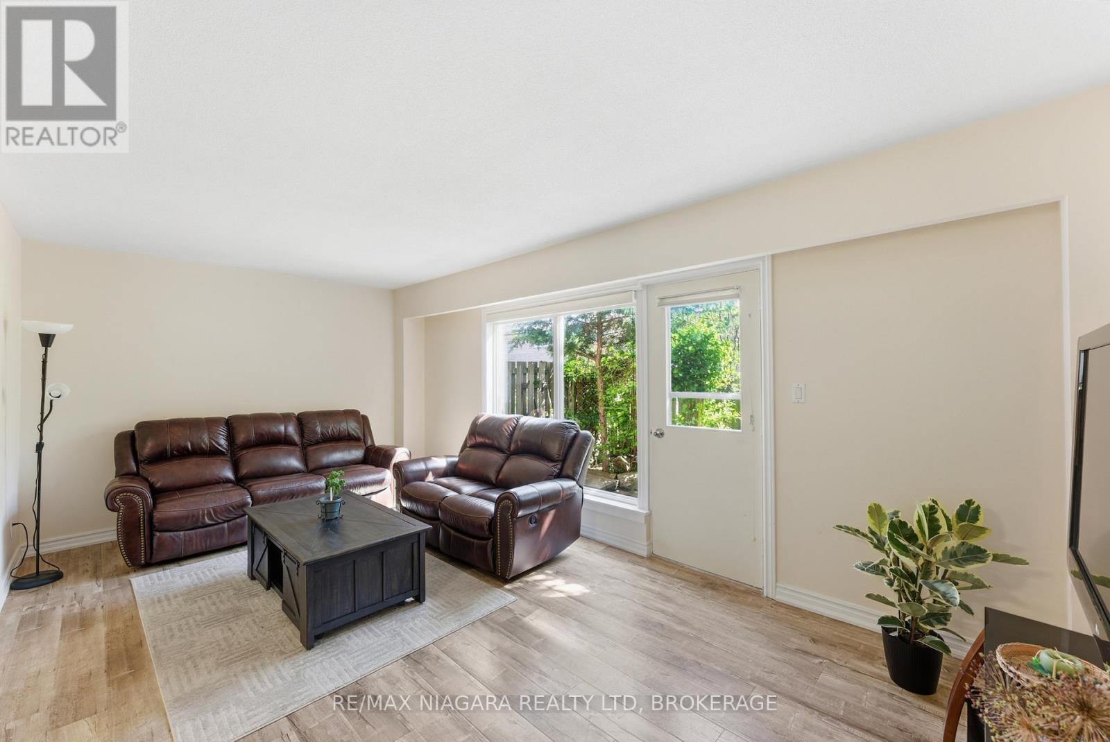 #32 1 WOOTTEN WAY S - 11
