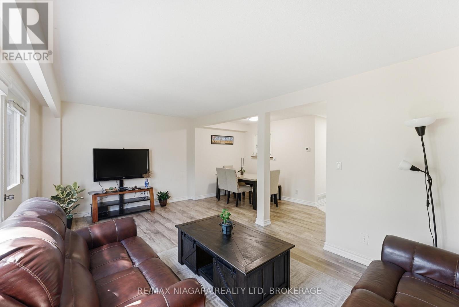 #32 1 WOOTTEN WAY S - 12