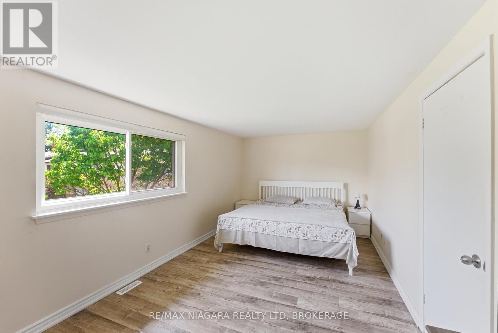 #32 1 WOOTTEN WAY S - 15