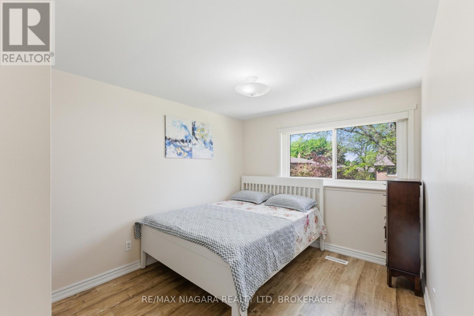#32 1 WOOTTEN WAY S - 17