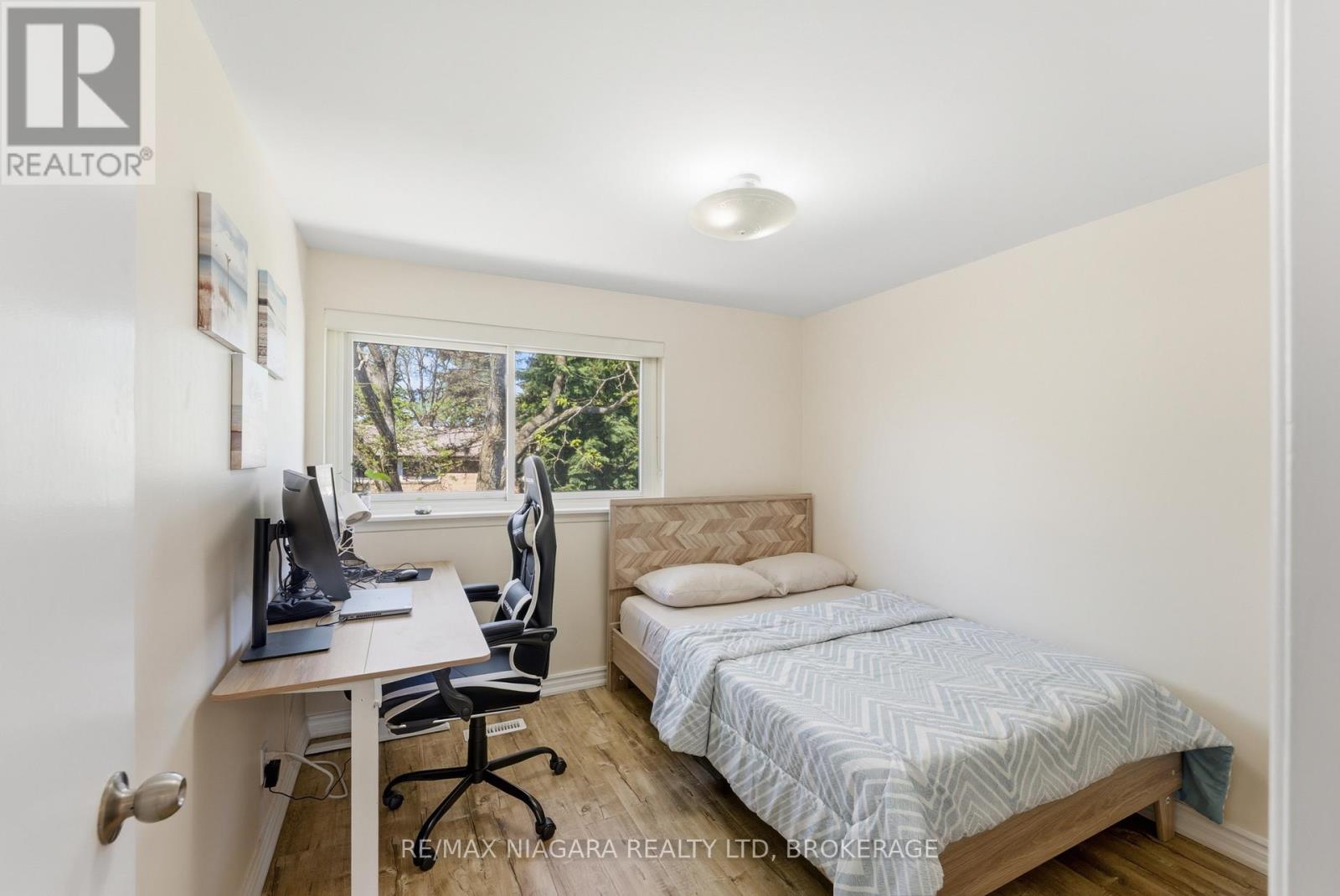 #32 1 WOOTTEN WAY S - 18