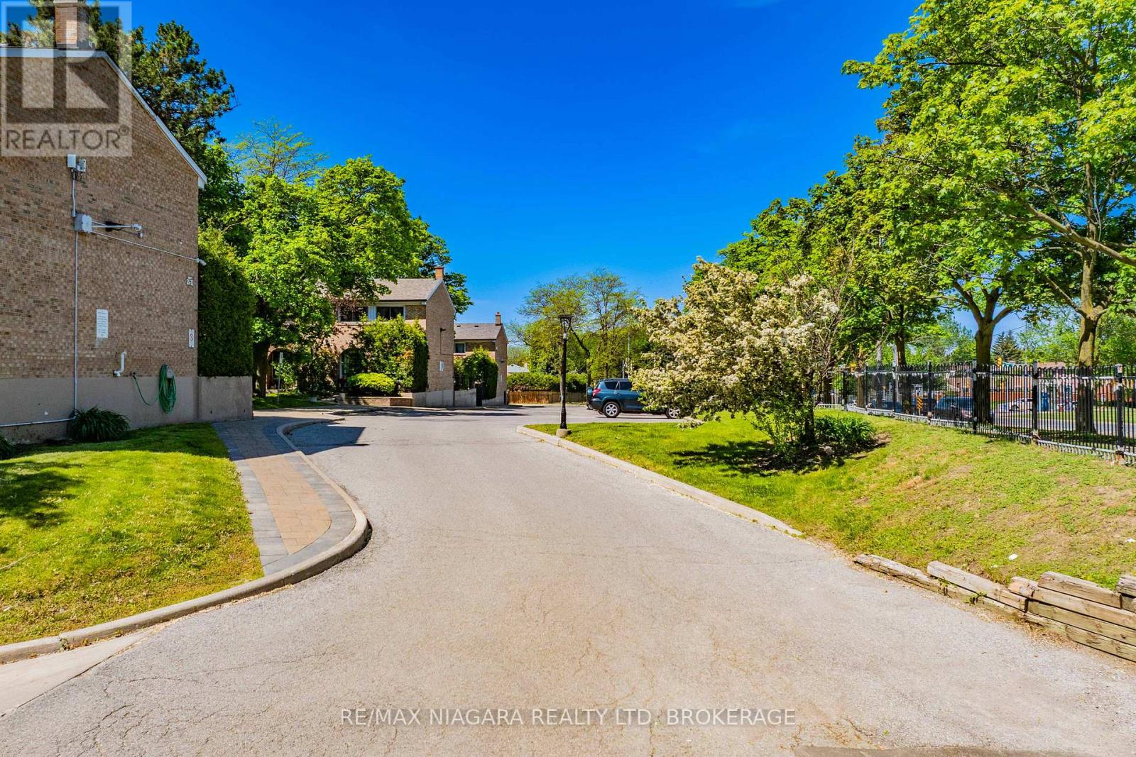 #32 1 WOOTTEN WAY S - 26