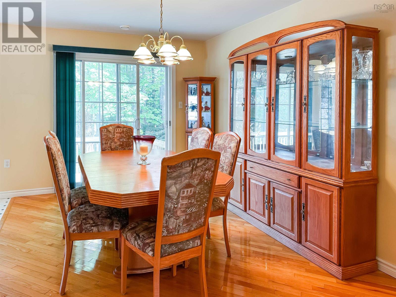 28 Bishop Avenue - 13