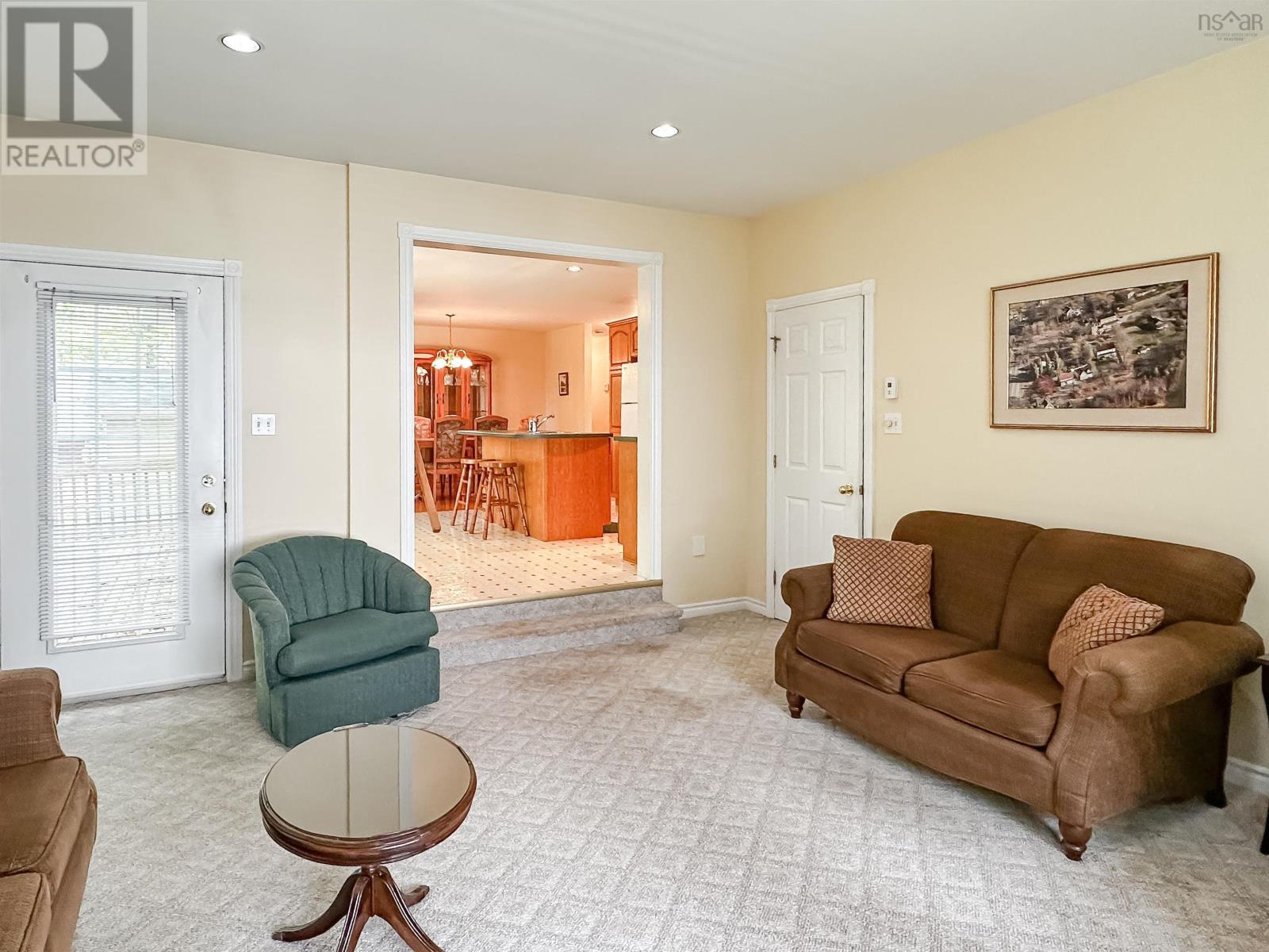 28 Bishop Avenue - 15