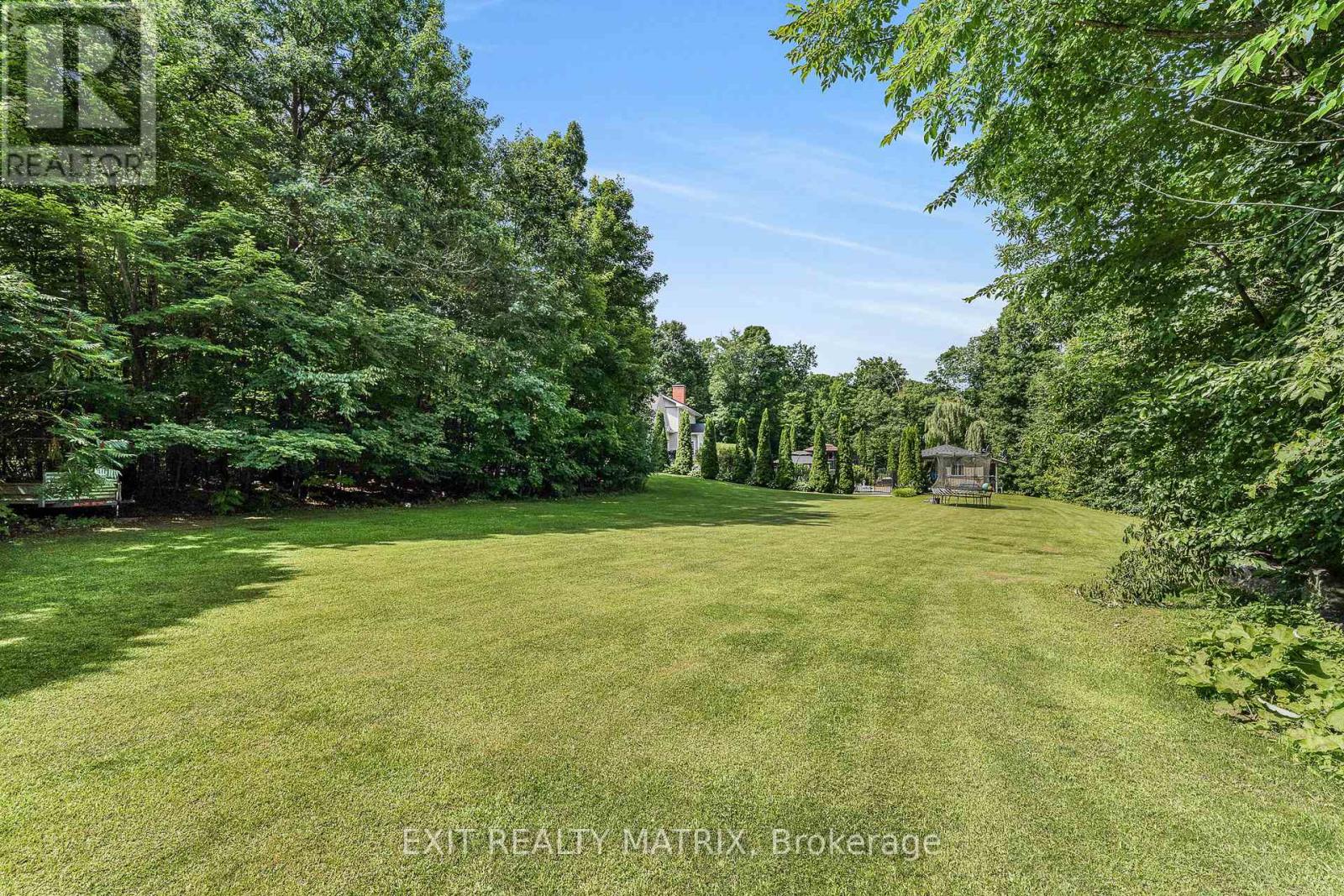 1271 GEORGES VANIER DRIVE - 32