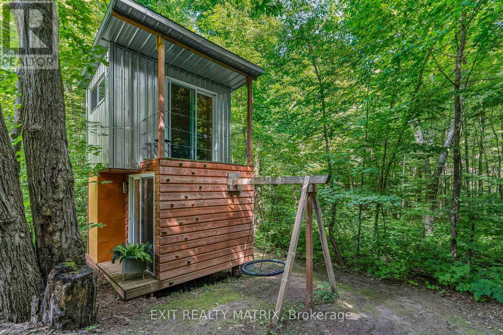 1271 GEORGES VANIER DRIVE - 33