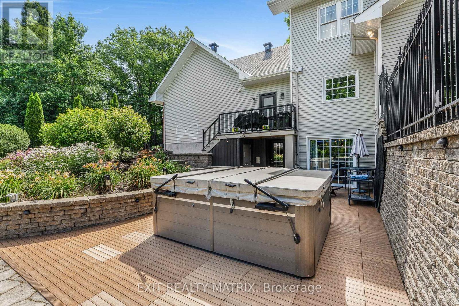 1271 GEORGES VANIER DRIVE - 41