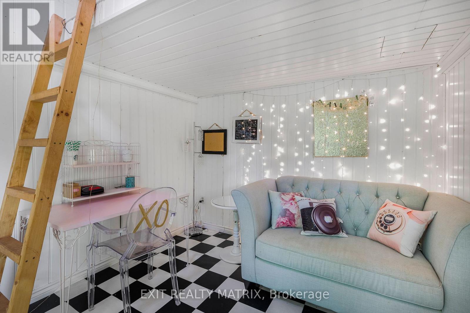 1271 GEORGES VANIER DRIVE - 34