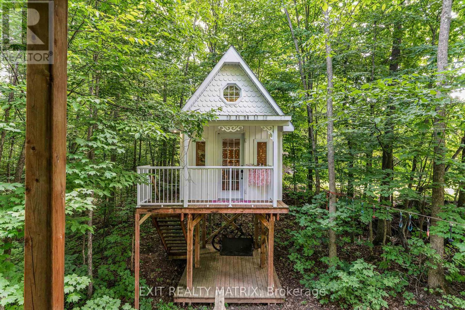 1271 GEORGES VANIER DRIVE - 38