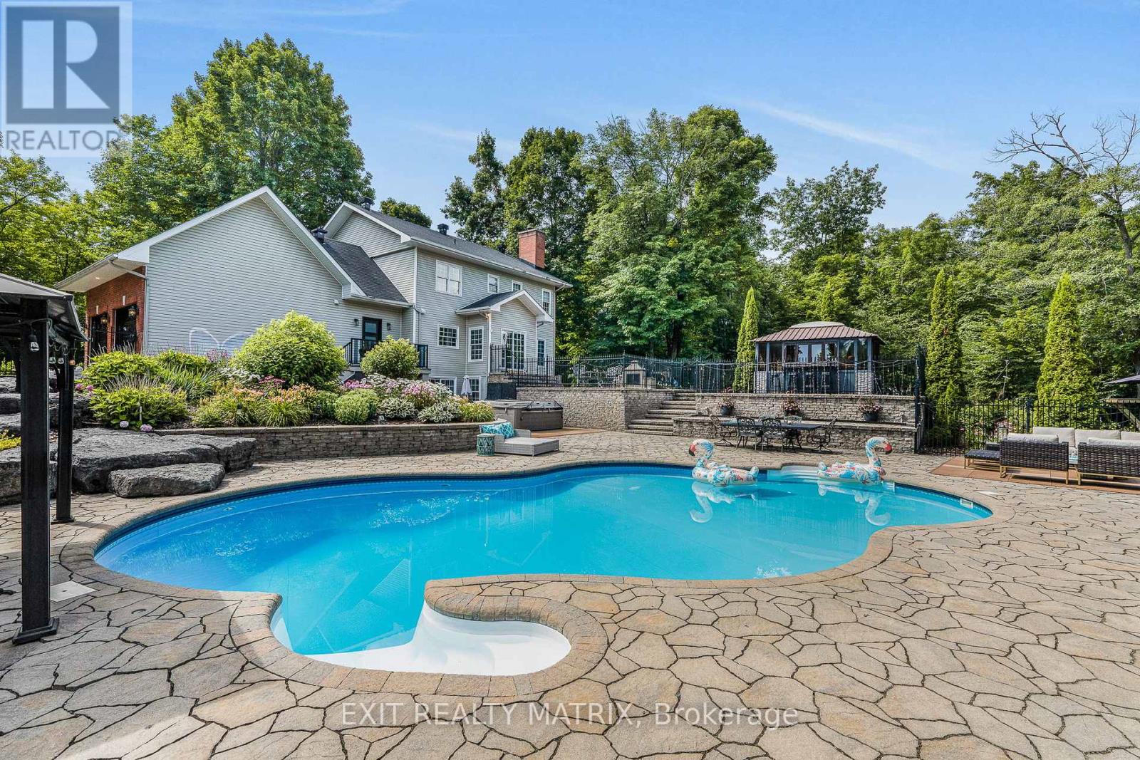 1271 GEORGES VANIER DRIVE - 39