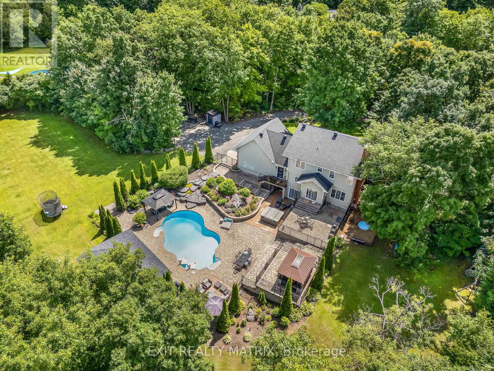 1271 GEORGES VANIER DRIVE - 49