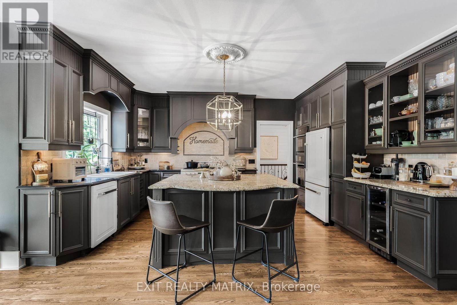 1271 GEORGES VANIER DRIVE - 8