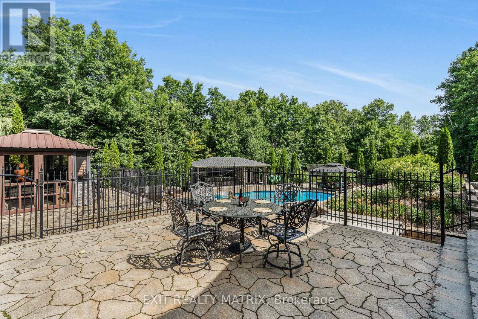 1271 GEORGES VANIER DRIVE - 44