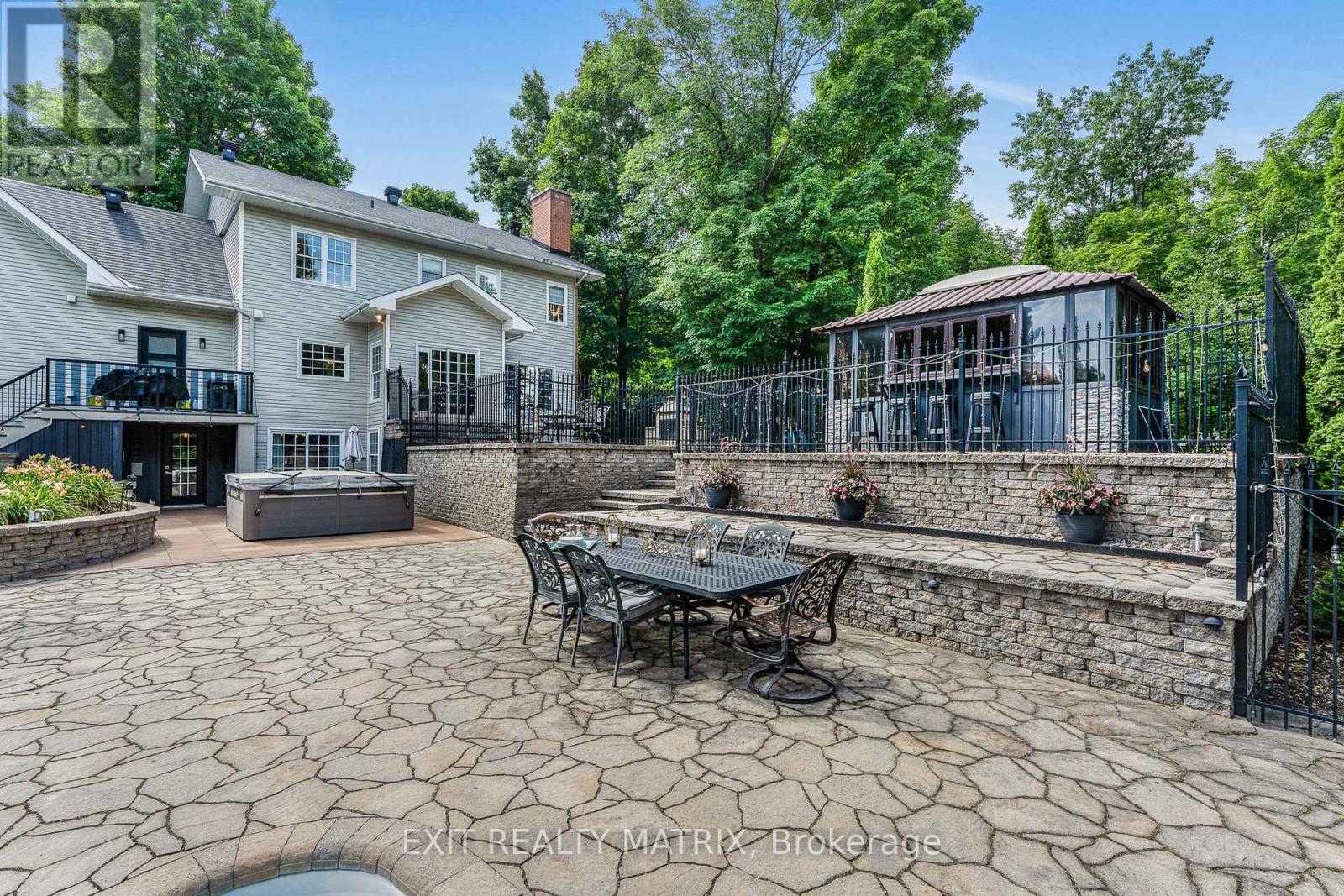 1271 GEORGES VANIER DRIVE - 40
