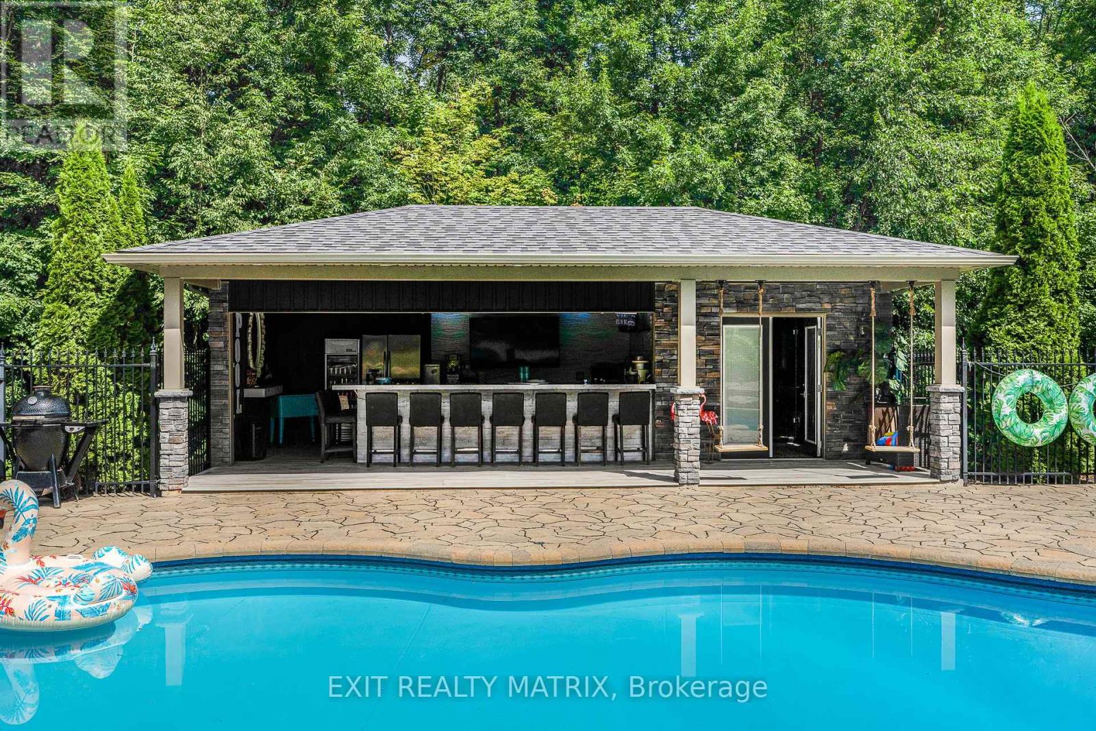 1271 GEORGES VANIER DRIVE - 46