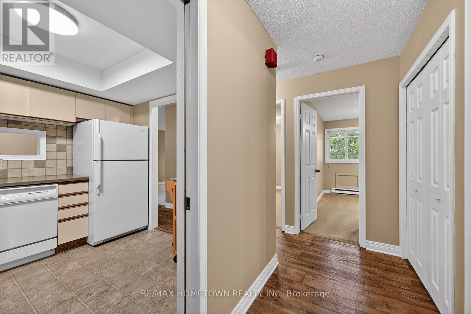#304 820 LAURIER BOULEVARD - 14