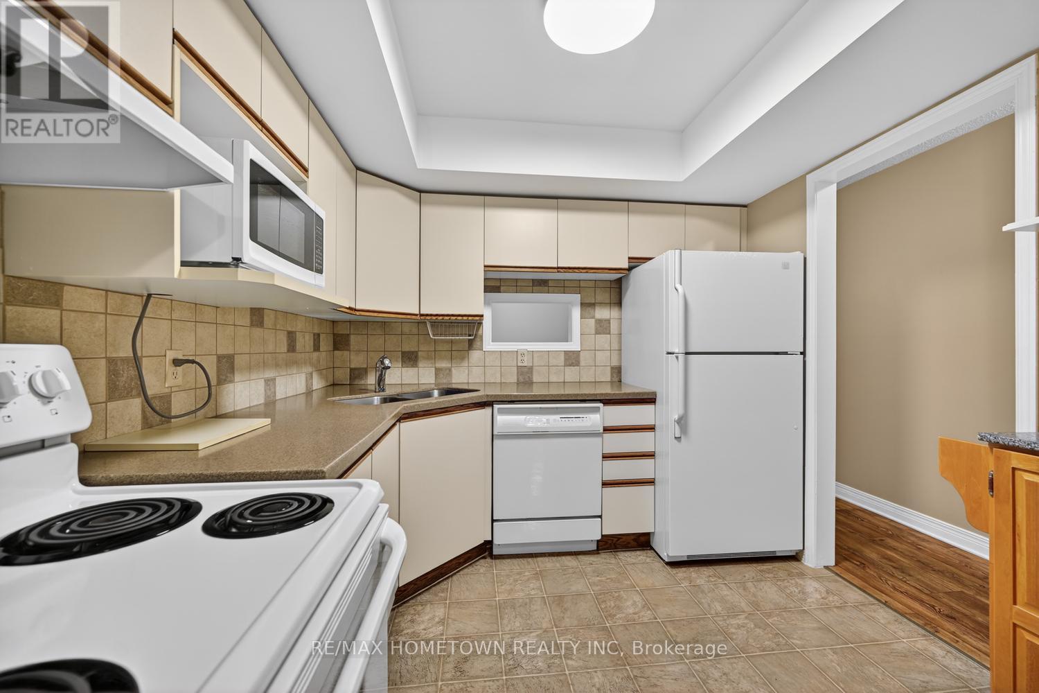 #304 820 LAURIER BOULEVARD - 15