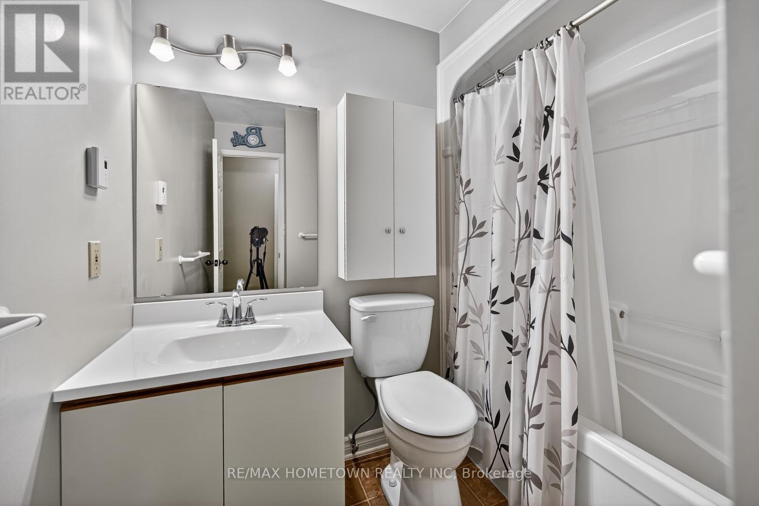#304 820 LAURIER BOULEVARD - 17