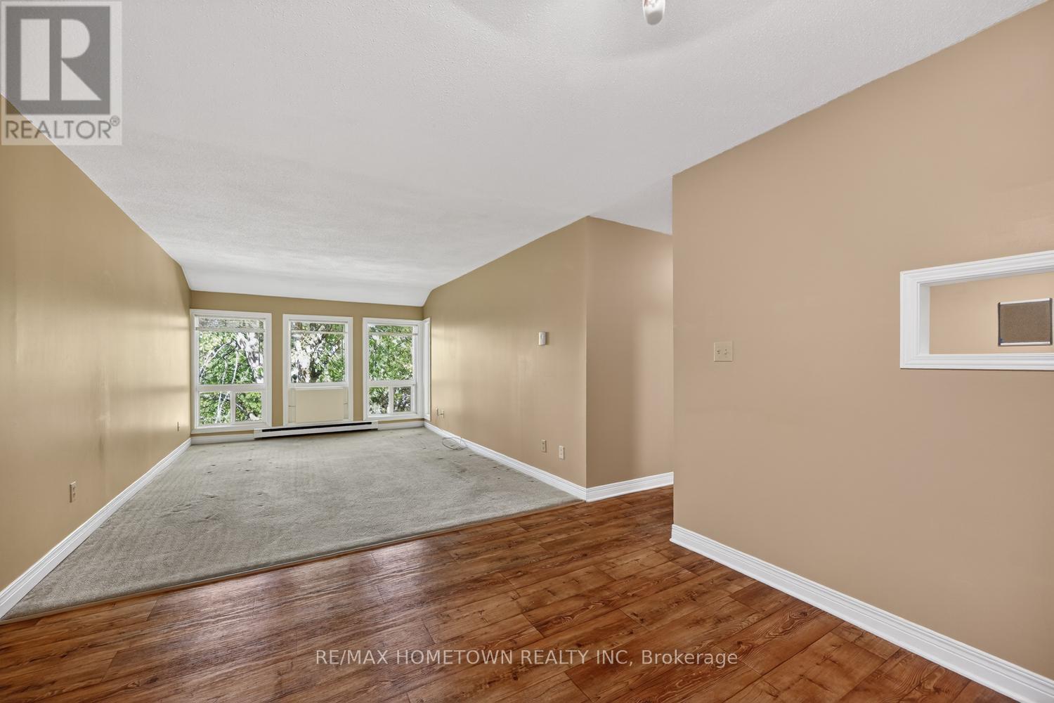 #304 820 LAURIER BOULEVARD - 24