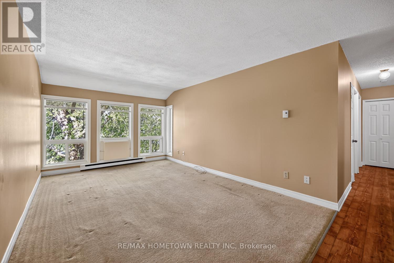 #304 820 LAURIER BOULEVARD - 25