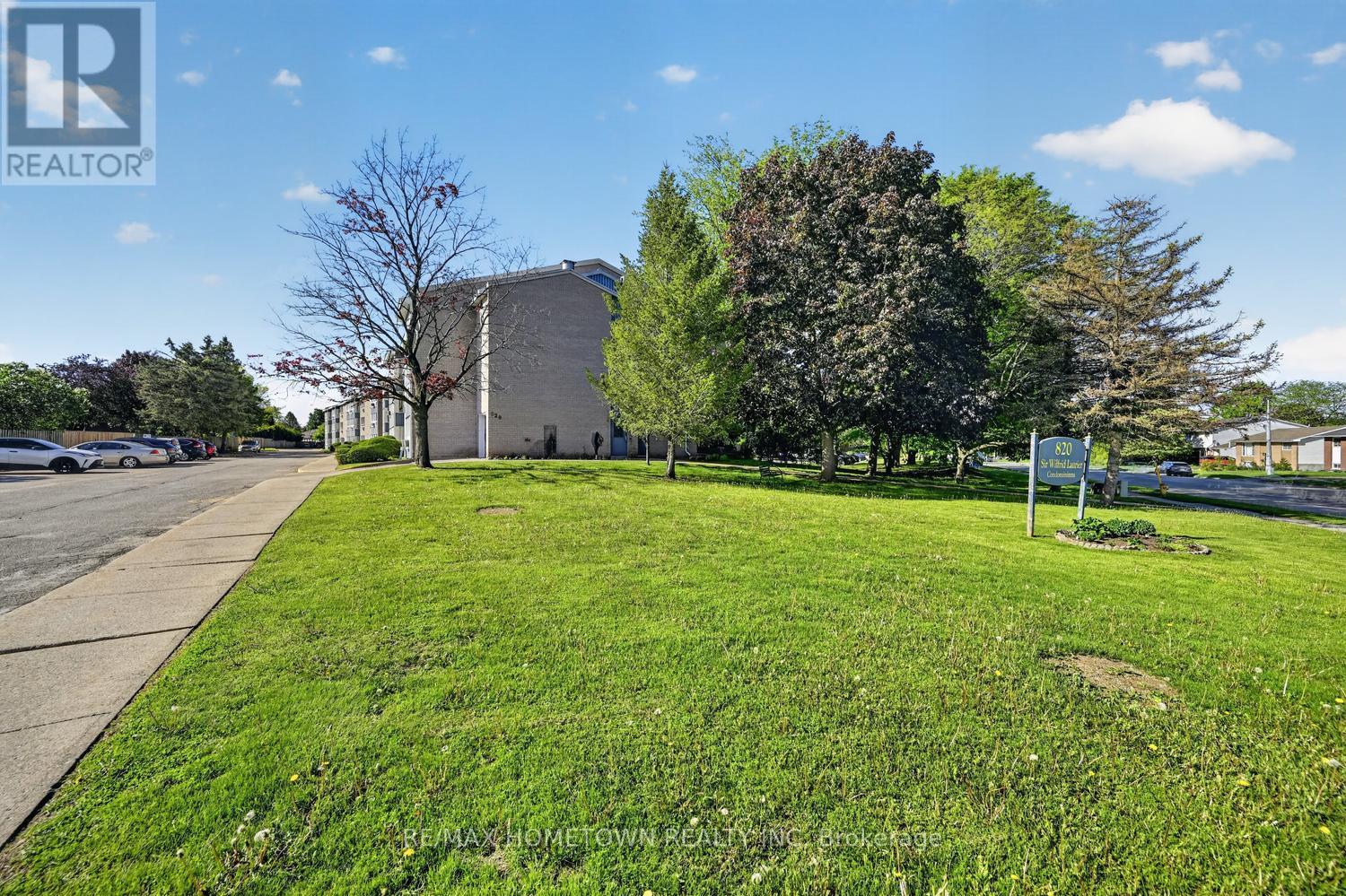 #304 820 LAURIER BOULEVARD - 3