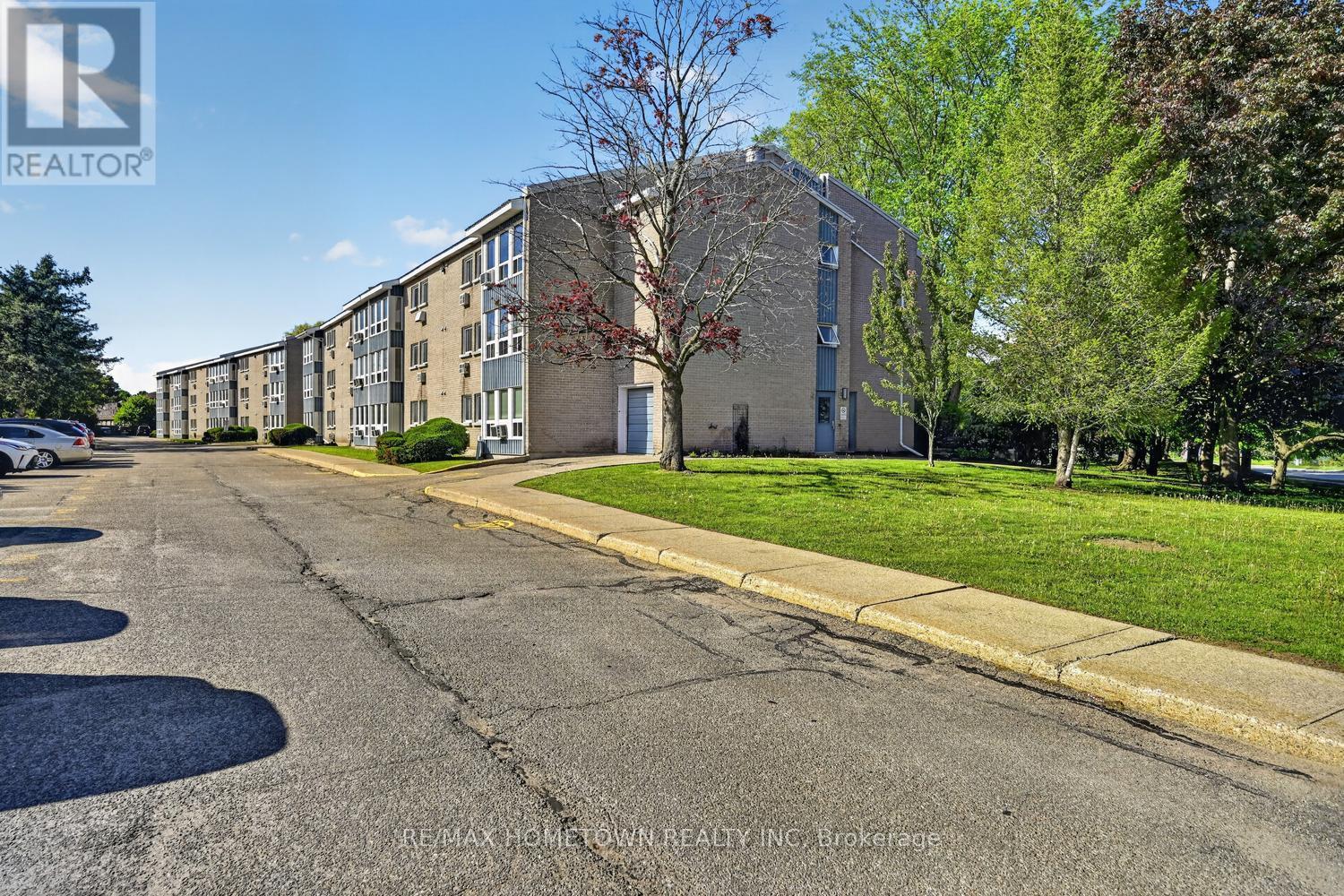 #304 820 LAURIER BOULEVARD - 4