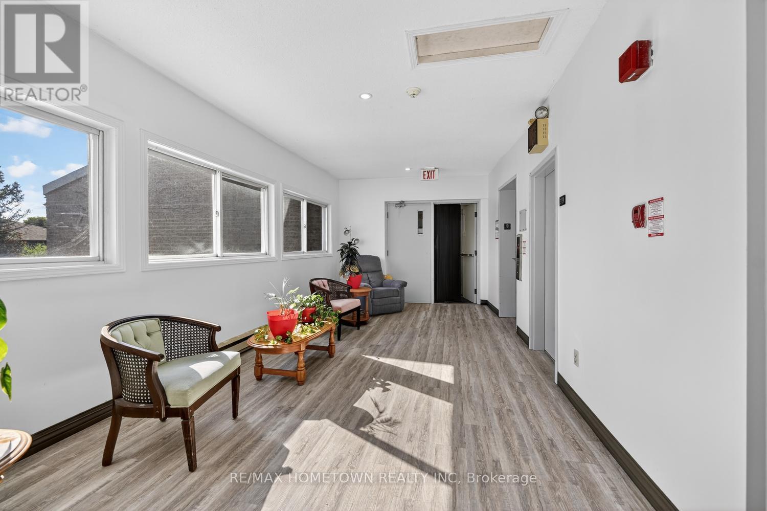 #304 820 LAURIER BOULEVARD - 8