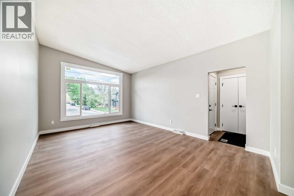 1635 24 Avenue NW - 12