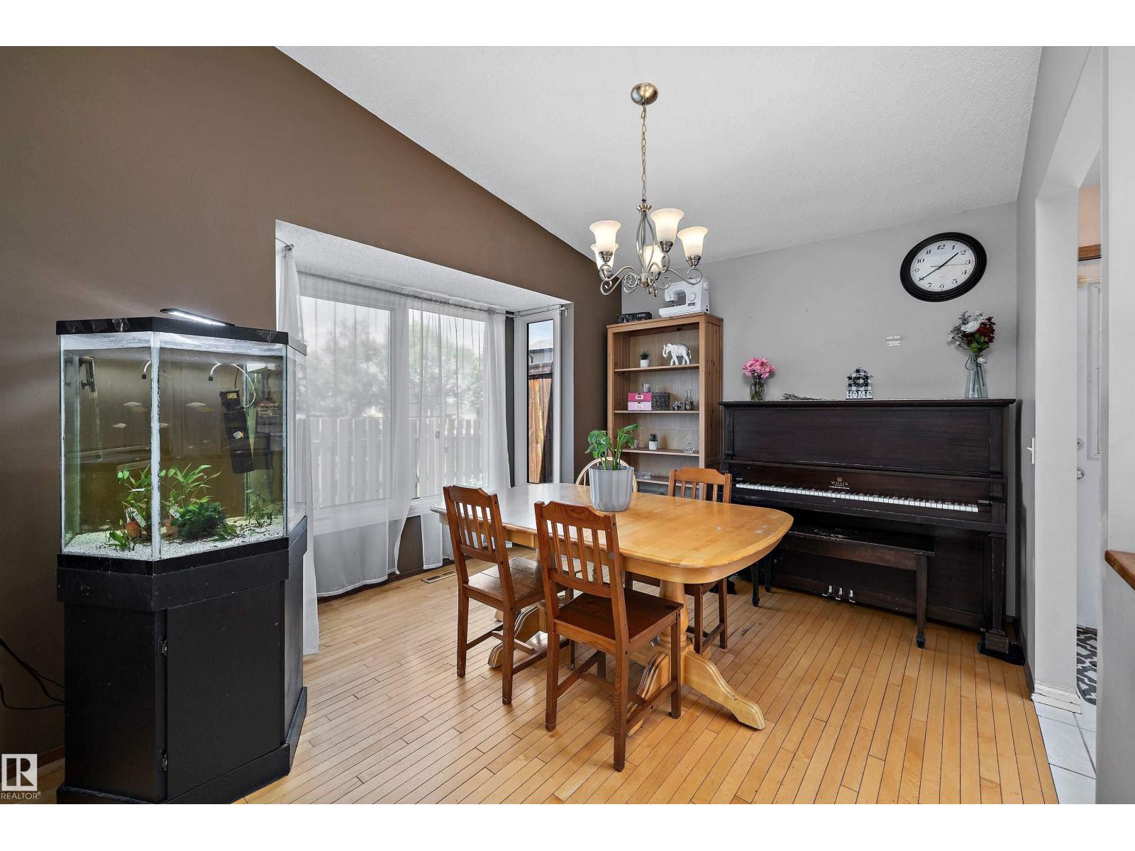 2127 40 ST NW - 9