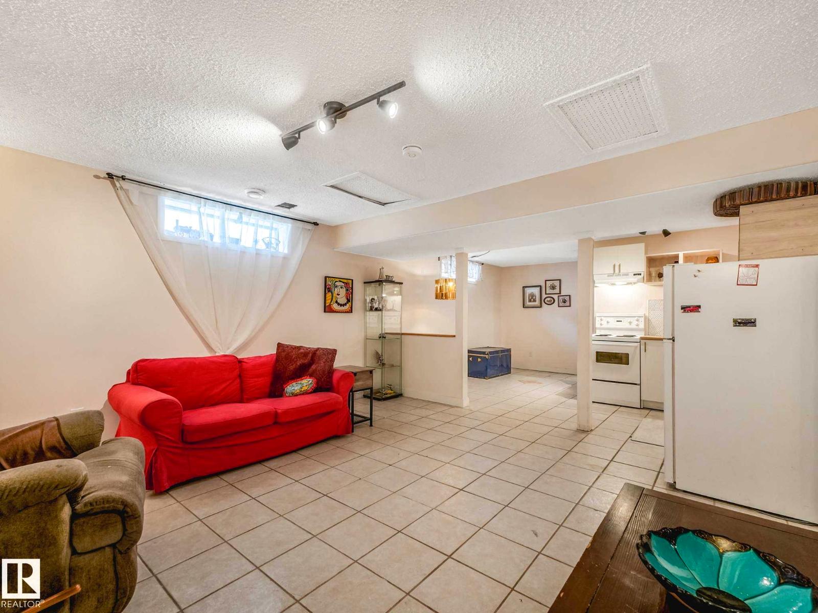 18508 50 AV NW - 54