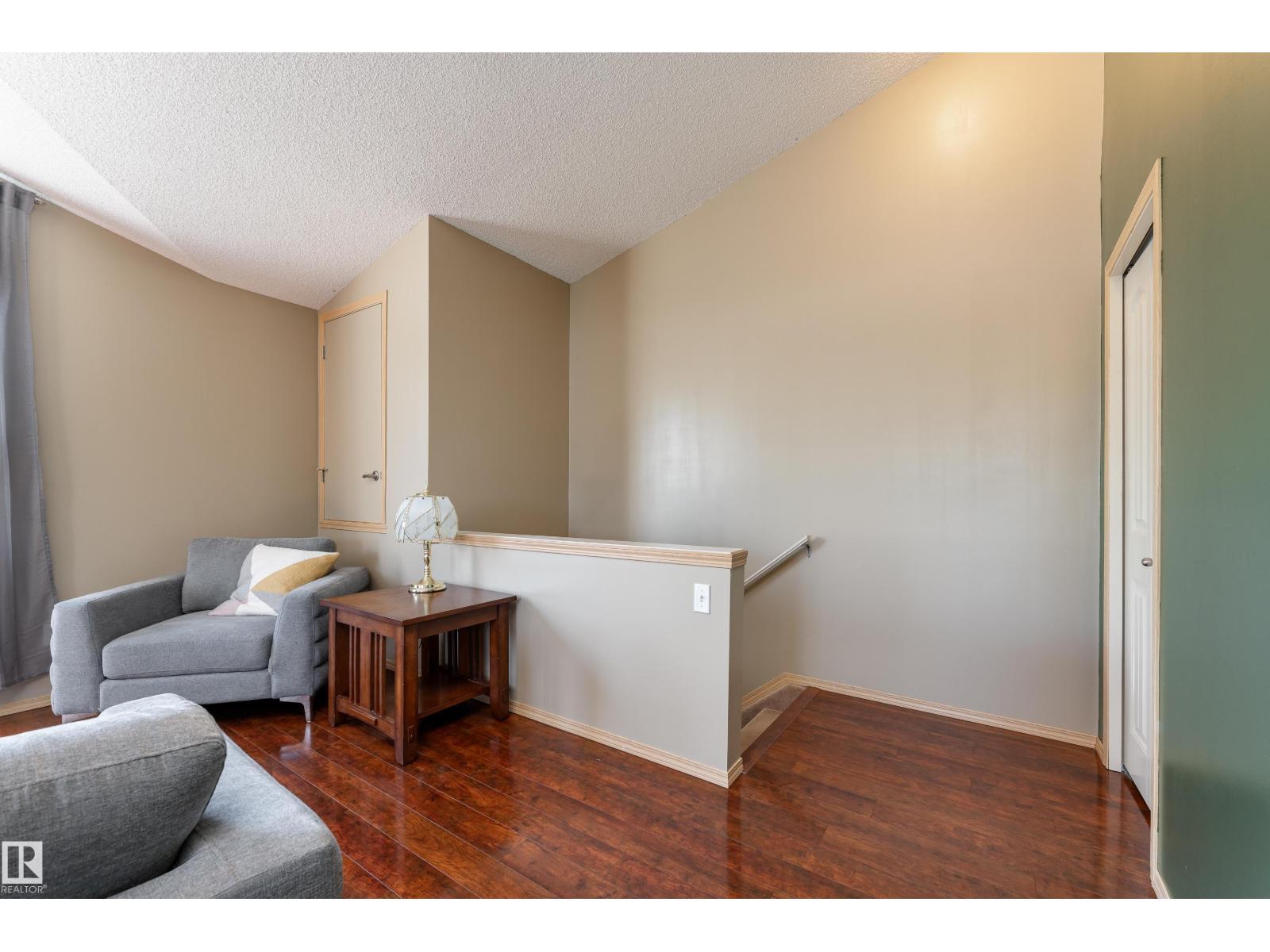 #2 604 62 ST SW - 4