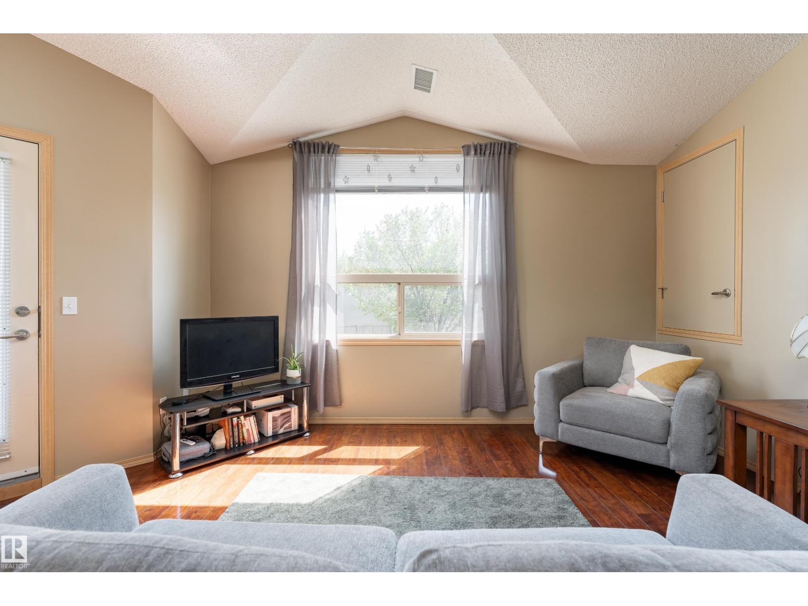 #2 604 62 ST SW - 6