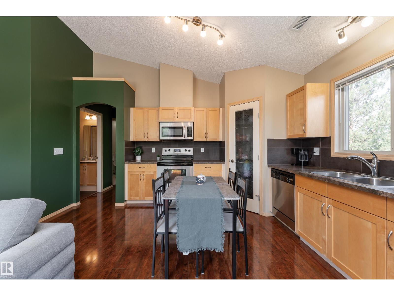 #2 604 62 ST SW - 8