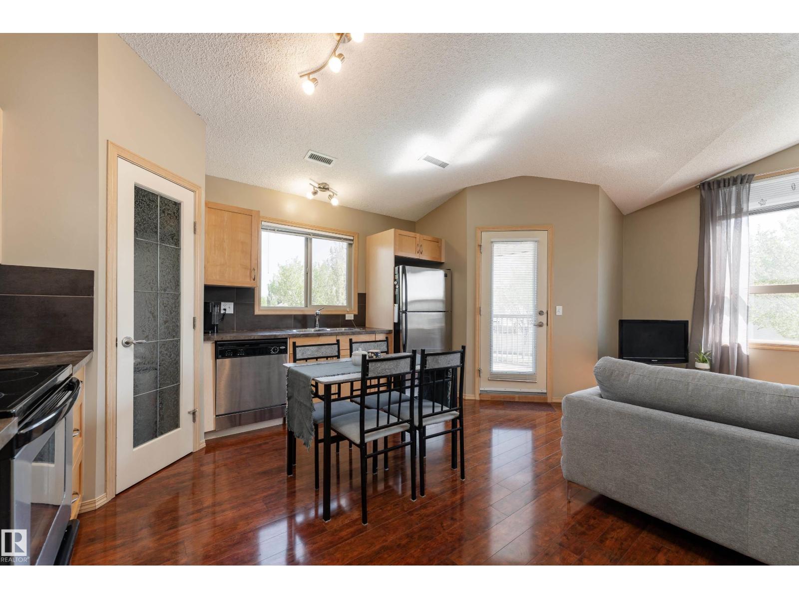 #2 604 62 ST SW - 9