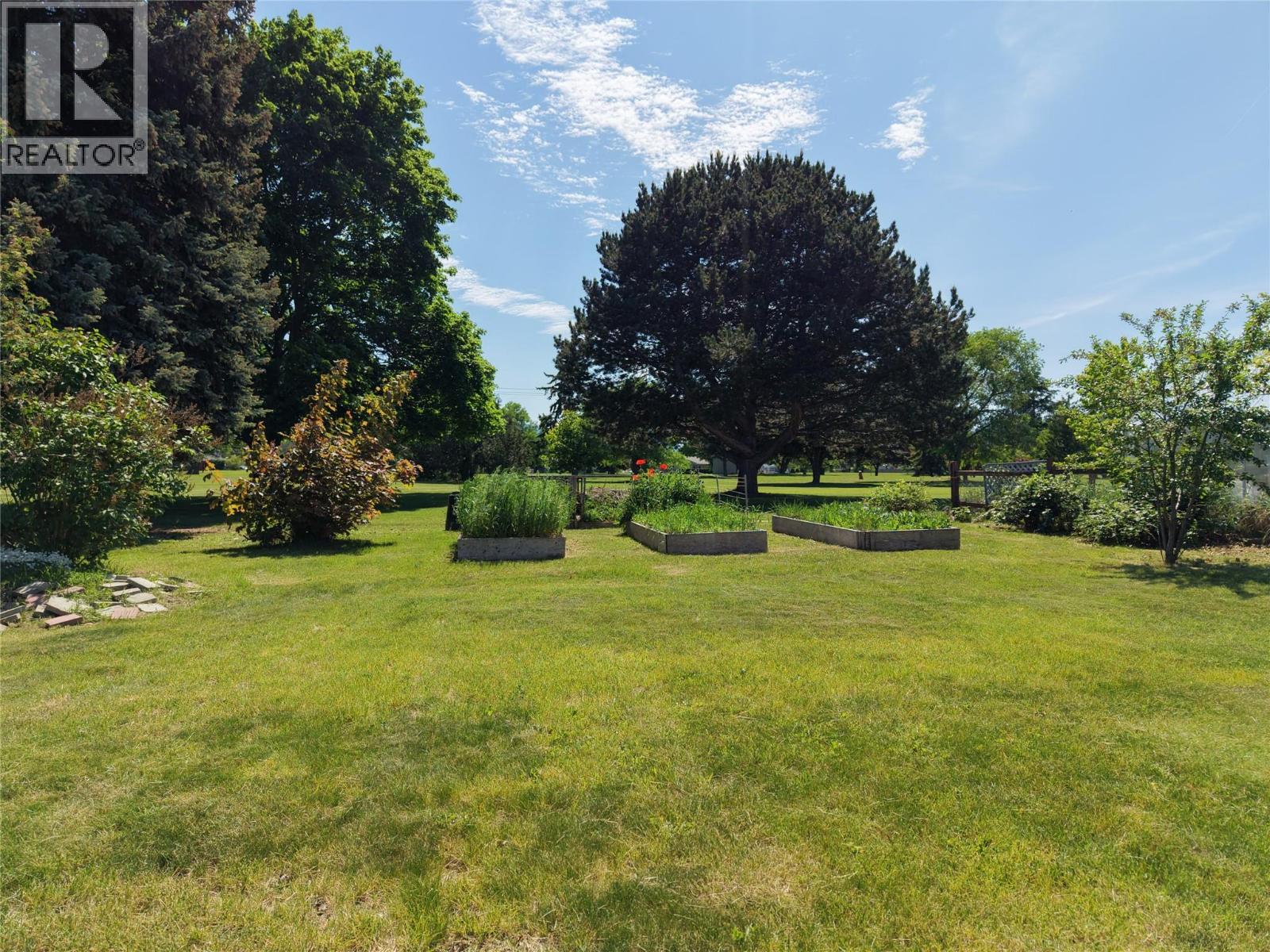 847 Hysop Road - 44
