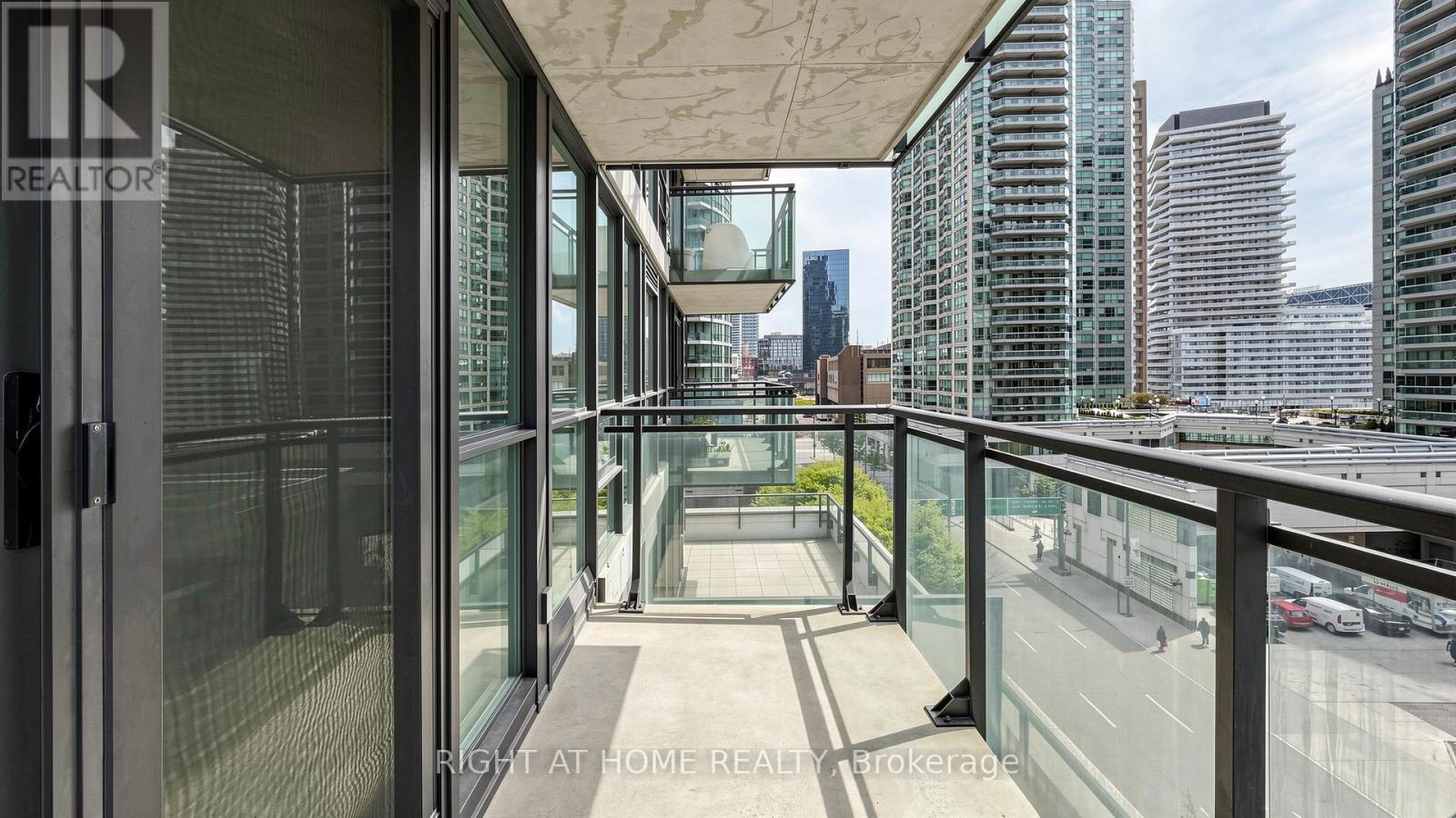 #609 33 BAY STREET - 28