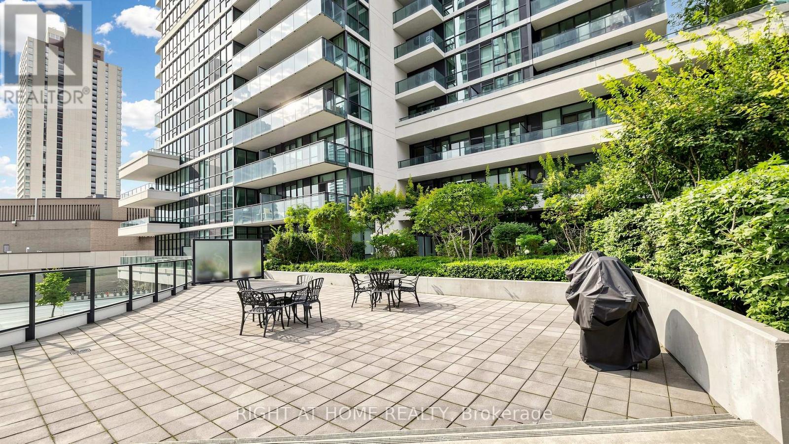 #609 33 BAY STREET - 44