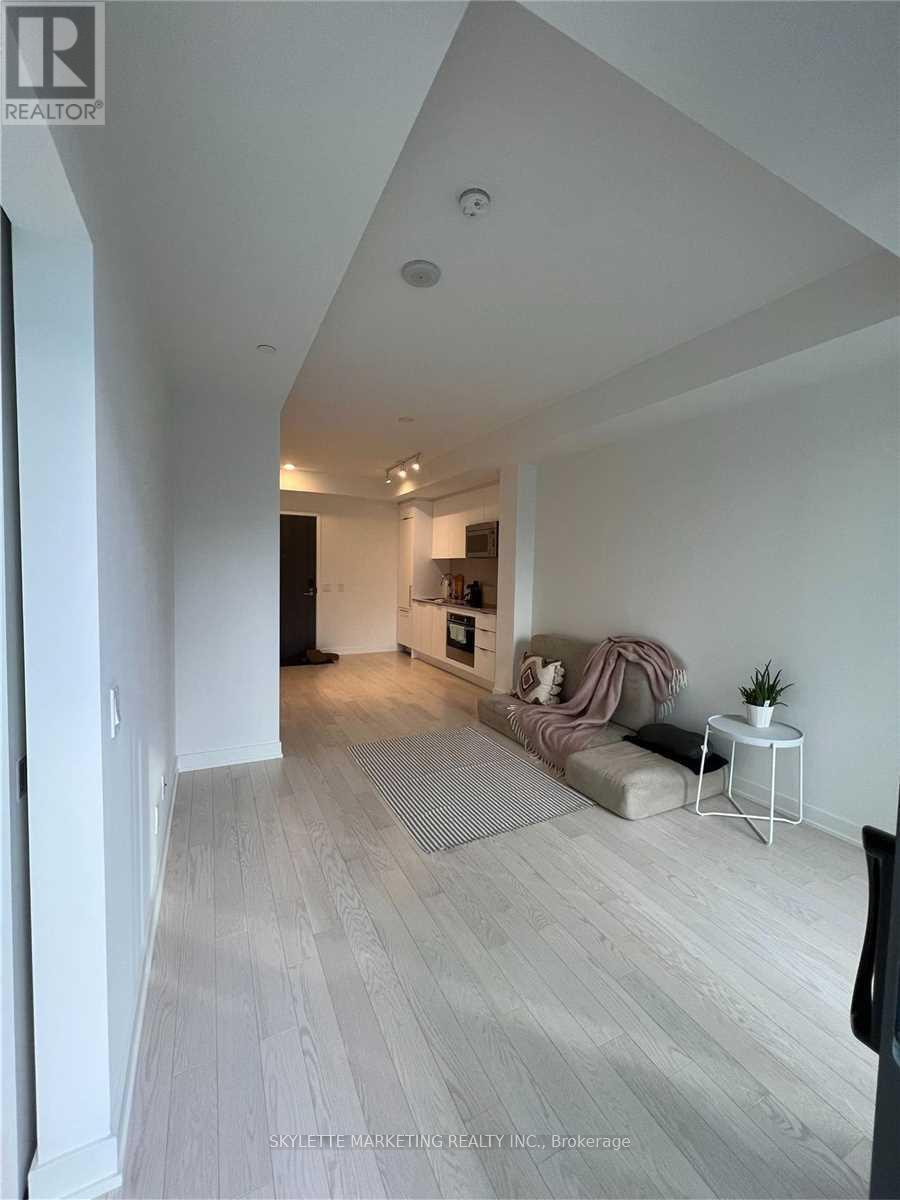 #3607 20 LOMBARD STREET - Image 2