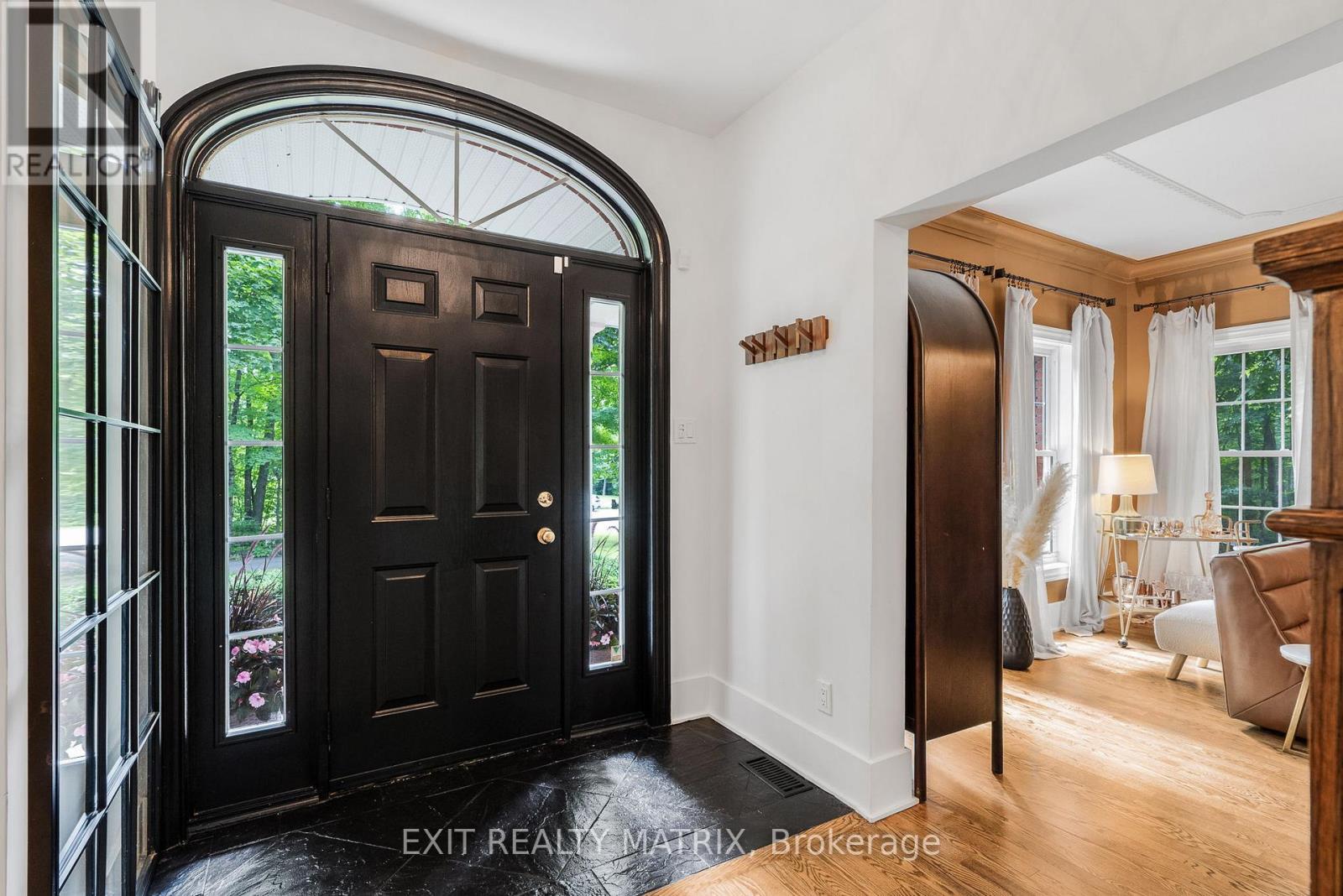 1271 GEORGES VANIER DRIVE - 4